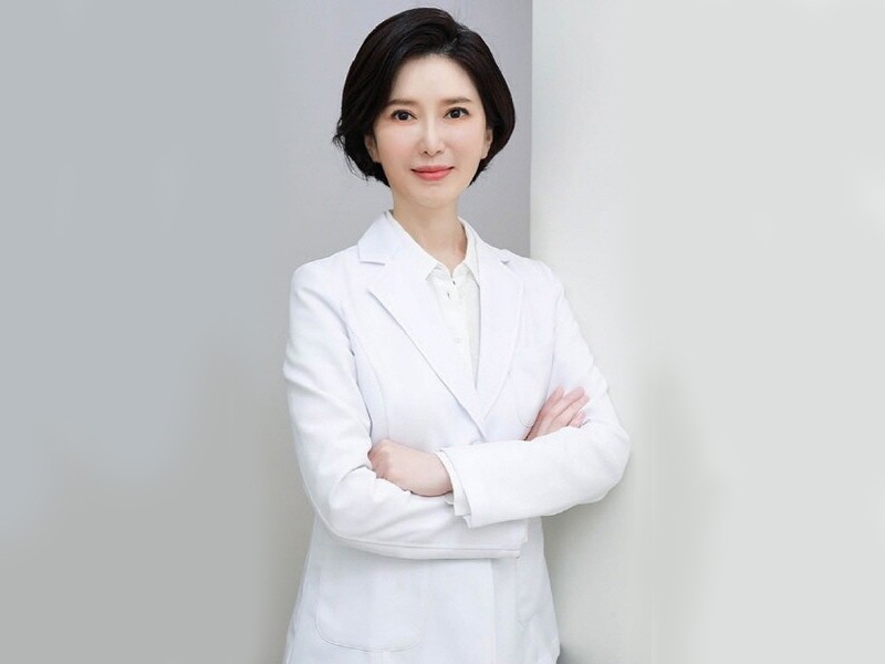 처진 눈꺼풀·눈밑 주름 고민, 비수술적 개선 방법 선택 시 고려할 점
